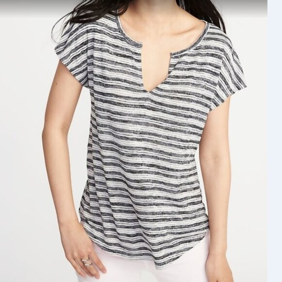 Old Navy Relaxed Split-Neck Tee - Striped -‎ Medium - Picture 2 of 5